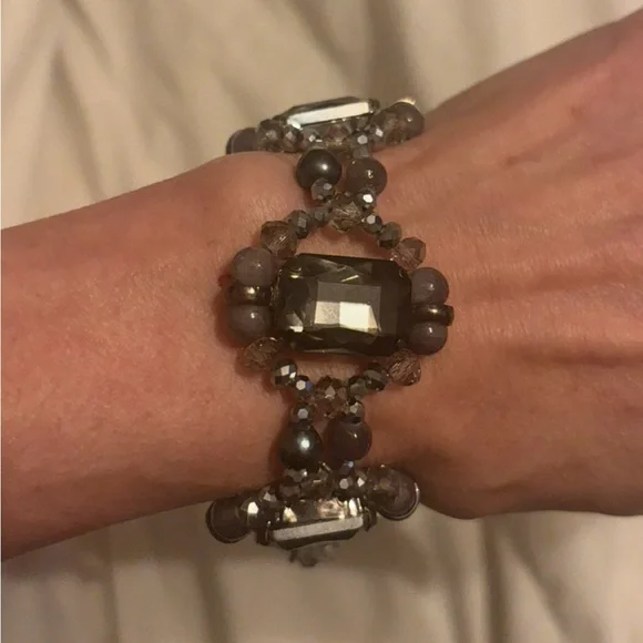 Vintage Chic Silver and Gray Gemstone Bracelet - Picture 1 of 16